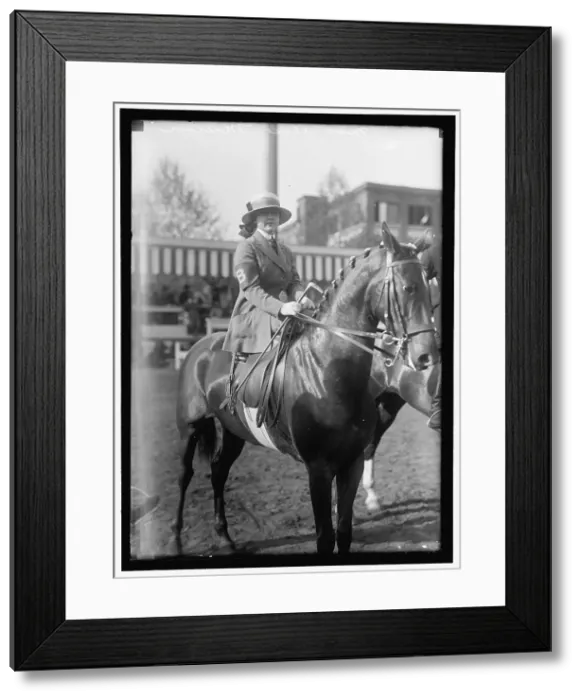 Framed Print : Horse shows, Miss Alice Munn, between 1910 and 1917. Creator: Harris & Ewing. Horse shows, Miss Alice Munn, between 1910 and 1917. Creator: Harris & Ewing Framed Print : Horse shows, Miss Alice Munn, between 1910 and 1917. Creator: Harris & Ewing. Horse shows, Miss Alice Munn, between 1910 and 1917. Creator: Harris & Ewing