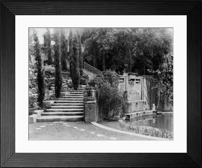 Framed Print : Il Paradiso, Mrs. Dudley Peter Allen house, 1188 Hillcrest Avenue, Oak Knoll, Pasadena, CA, 1917. Creator: Frances Benjamin Johnston. Il Paradiso, Mrs. Dudley Peter Allen house, 1188 Hillcrest Avenue, Oak Knoll, Pasadena, CA, 1917 Framed Print : Il Paradiso, Mrs. Dudley Peter Allen house, 1188 Hillcrest Avenue, Oak Knoll, Pasadena, CA, 1917. Creator: Frances Benjamin Johnston. Il Paradiso, Mrs. Dudley Peter Allen house, 1188 Hillcrest Avenue, Oak Knoll, Pasadena, CA, 1917