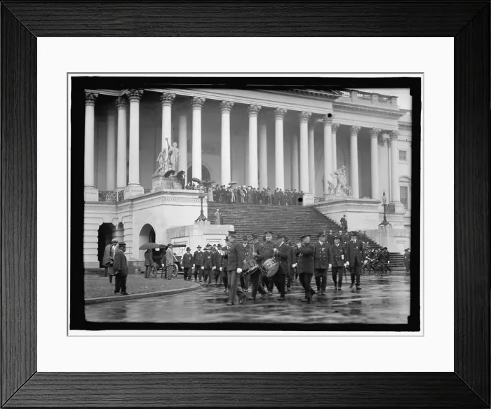 Framed Print : Capitol, U.S. crowd, between 1910 and 1920. Creator: Harris & Ewing. Capitol, U.S. crowd, between 1910 and 1920. Creator: Harris & Ewing