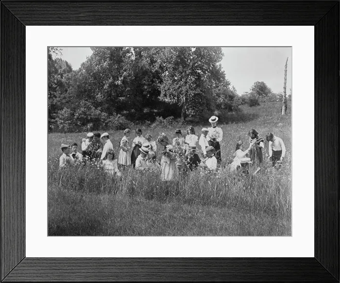 Framed Print : A primary school in the field, 1900. Creator: Frances Benjamin Johnston Framed Print : A primary school in the field, 1900. Creator: Frances Benjamin Johnston