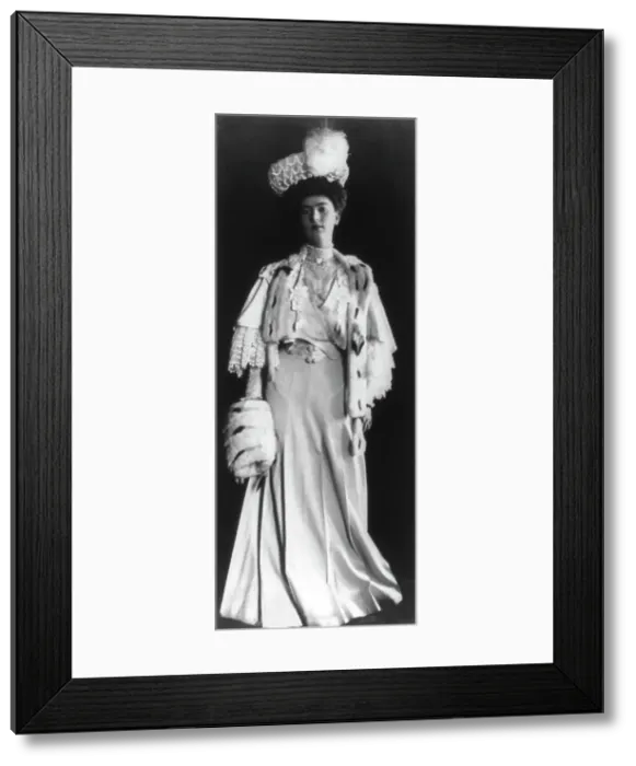 Framed Print : Edith (Cassidy) Fairbanks, d. 1944, c1905. Creator: Frances Benjamin Johnston Framed Print : Edith (Cassidy) Fairbanks, d. 1944, c1905. Creator: Frances Benjamin Johnston