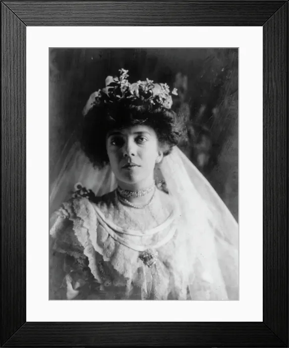 Framed Print : Alice (Roosevelt) Longworth, 1884-1980, 1906. Creator: Frances Benjamin Johnston Framed Print : Alice (Roosevelt) Longworth, 1884-1980, 1906. Creator: Frances Benjamin Johnston
