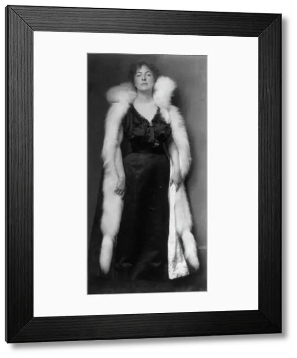 Framed Print : Mary Berri Chapman Hansbrough, c1898. Creator: Frances Benjamin Johnston Framed Print : Mary Berri Chapman Hansbrough, c1898. Creator: Frances Benjamin Johnston