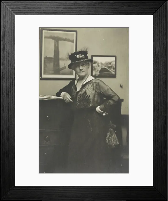 Framed Print : Mattie Edwards Hewitt, between 1911 and 1917. Creator: Frances Benjamin Johnston Framed Print : Mattie Edwards Hewitt, between 1911 and 1917. Creator: Frances Benjamin Johnston