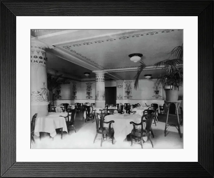 Framed Print : The New Willard Hotel, Washington, D.C. - dining room, between 1890 and 1950. Creator: Frances Benjamin Johnston Framed Print : The New Willard Hotel, Washington, D.C. - dining room, between 1890 and 1950. Creator: Frances Benjamin Johnston