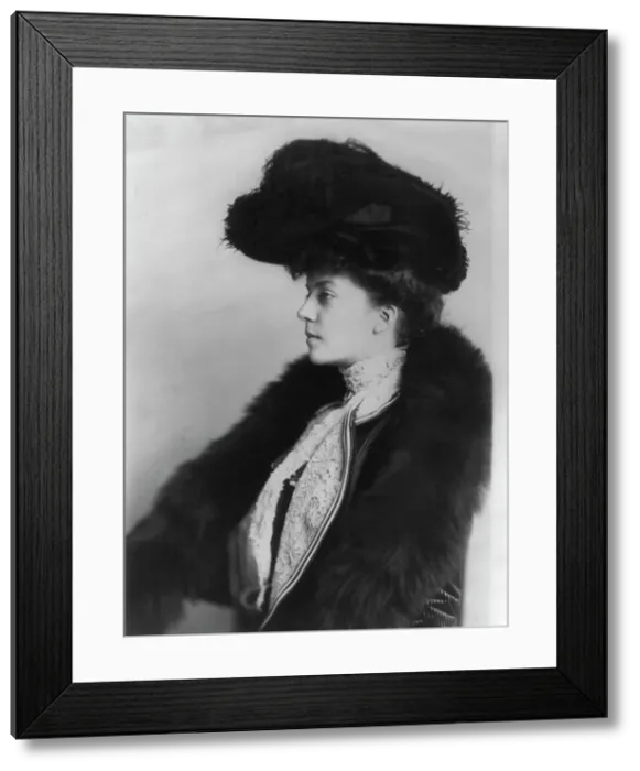 Framed Print : Alice Roosevelt Longworth, 1902. Creator: Frances Benjamin Johnston Framed Print : Alice Roosevelt Longworth, 1902. Creator: Frances Benjamin Johnston