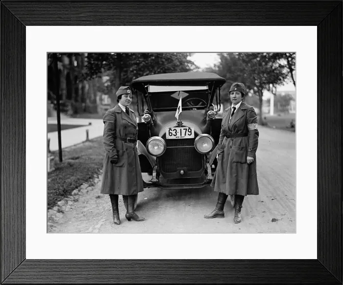 Framed Print : Mrs. Mendum Bloomburg, Red Cross Motor Corps, 1917. Creator: Harris & Ewing. Mrs. Mendum Bloomburg, Red Cross Motor Corps, 1917. Creator: Harris & Ewing Framed Print : Mrs. Mendum Bloomburg, Red Cross Motor Corps, 1917. Creator: Harris & Ewing. Mrs. Mendum Bloomburg, Red Cross Motor Corps, 1917. Creator: Harris & Ewing