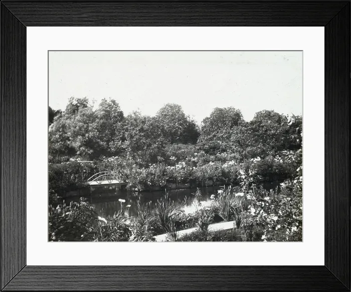 Framed Print : Grey-Croft, Stephen Swete Cummins house, Huntting Lane, East Hampton, New York, 1913. Creator: Frances Benjamin Johnston. Grey-Croft, Stephen Swete Cummins house, Huntting Lane, East Hampton, New York, 1913 Framed Print : Grey-Croft, Stephen Swete Cummins house, Huntting Lane, East Hampton, New York, 1913. Creator: Frances Benjamin Johnston. Grey-Croft, Stephen Swete Cummins house, Huntting Lane, East Hampton, New York, 1913