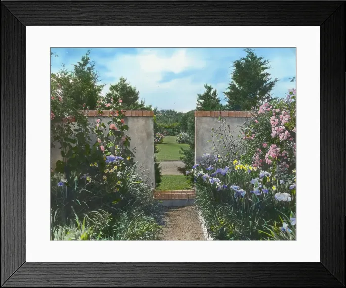 Framed Print : Wallace Reid house, East Hampton, New York, c1915. Creator: Frances Benjamin Johnston Framed Print : Wallace Reid house, East Hampton, New York, c1915. Creator: Frances Benjamin Johnston