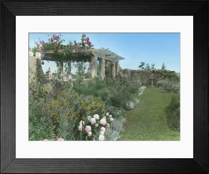 Framed Print : Gray Gardens, Robert Carmer Hill house, Lily Pond Lane, East Hampton, New York, c1914. Creator: Frances Benjamin Johnston. Gray Gardens, Robert Carmer Hill house, Lily Pond Lane, East Hampton, New York, c1914