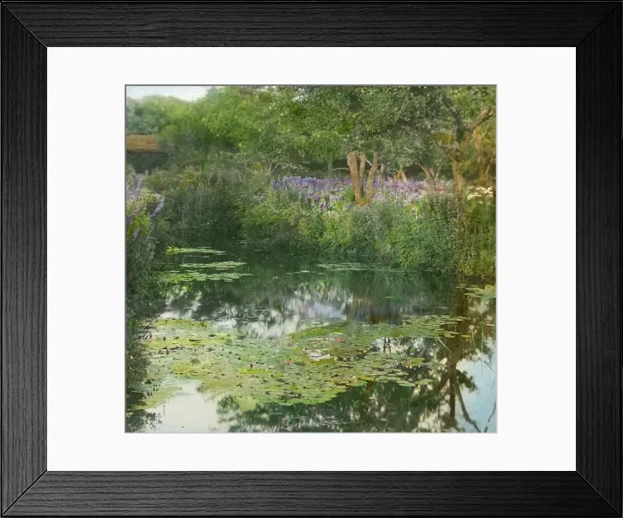 Framed Print : Grey-Croft, Stephen Swete Cummins house, Huntting Lane, East Hampton, New York, 1913. Creator: Frances Benjamin Johnston. Grey-Croft, Stephen Swete Cummins house, Huntting Lane, East Hampton, New York, 1913