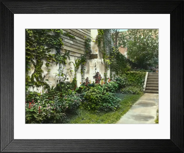 Framed Print : Unidentified city garden, probably New York, New York, c1922. Creator: Frances Benjamin Johnston Framed Print : Unidentified city garden, probably New York, New York, c1922. Creator: Frances Benjamin Johnston