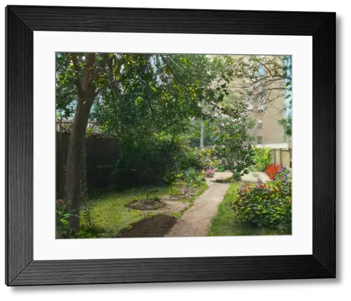Framed Print : Unidentified city garden, probably in New York, New York, c1922. Creator: Frances Benjamin Johnston Framed Print : Unidentified city garden, probably in New York, New York, c1922. Creator: Frances Benjamin Johnston