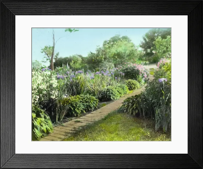 Framed Print : Grey-Croft, Stephen Swete Cummins house, Huntting Lane, East Hampton, New York, 1913. Creator: Frances Benjamin Johnston. Grey-Croft, Stephen Swete Cummins house, Huntting Lane, East Hampton, New York, 1913