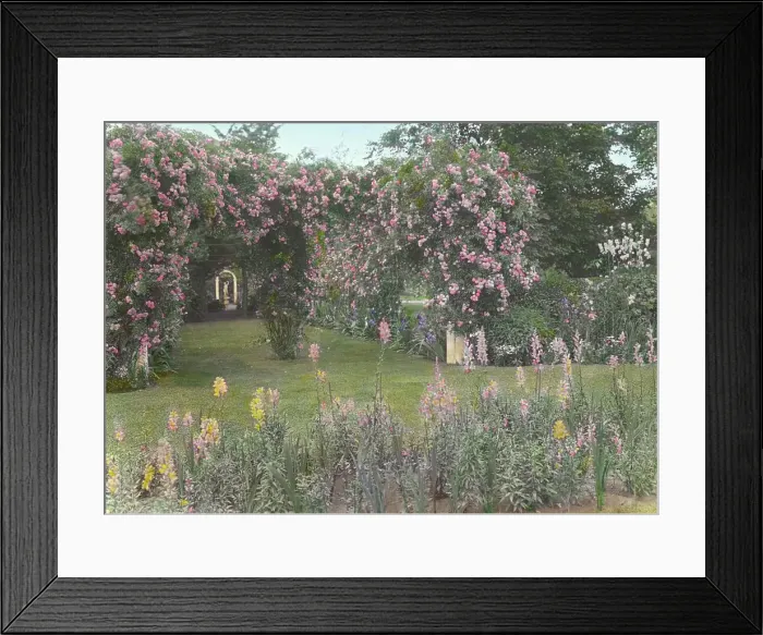 Framed Print : Westlawn, Edward Tiffany Dyer house, Great Plains Road, Southampton, New York, 1914. Creator: Frances Benjamin Johnston. Westlawn, Edward Tiffany Dyer house, Great Plains Road, Southampton, New York, 1914 Framed Print : Westlawn, Edward Tiffany Dyer house, Great Plains Road, Southampton, New York, 1914. Creator: Frances Benjamin Johnston. Westlawn, Edward Tiffany Dyer house, Great Plains Road, Southampton, New York, 1914