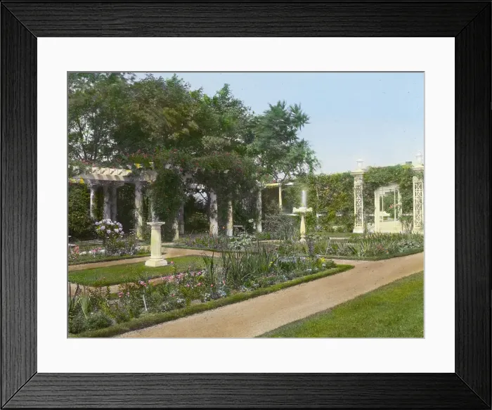 Framed Print : Samuel Knopf house, Lawrence, New York, c1913. Creator: Frances Benjamin Johnston Framed Print : Samuel Knopf house, Lawrence, New York, c1913. Creator: Frances Benjamin Johnston