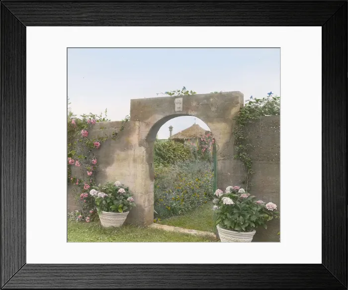 Framed Print : Gray Gardens, Robert Carmer Hill house, Lily Pond Lane, East Hampton, New York, c1914. Creator: Frances Benjamin Johnston. Gray Gardens, Robert Carmer Hill house, Lily Pond Lane, East Hampton, New York, c1914 Framed Print : Gray Gardens, Robert Carmer Hill house, Lily Pond Lane, East Hampton, New York, c1914. Creator: Frances Benjamin Johnston. Gray Gardens, Robert Carmer Hill house, Lily Pond Lane, East Hampton, New York, c1914