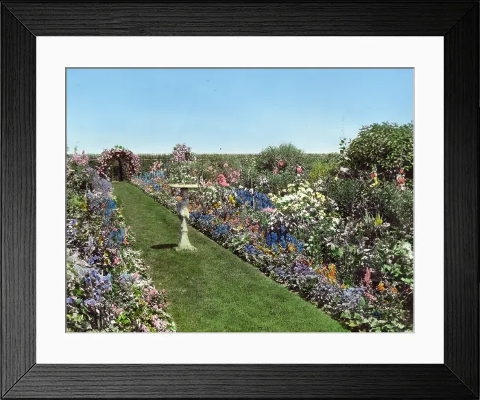 Framed Print : Charles Rapello Henderson house, Southampton, New York, c1915. Creator: Frances Benjamin Johnston Framed Print : Charles Rapello Henderson house, Southampton, New York, c1915. Creator: Frances Benjamin Johnston