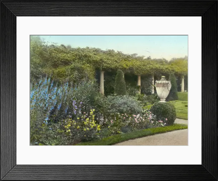 Framed Print : Hammersmith Farm, Hugh Dudley Auchincloss house, Harrison Avenue, Newport, Rhode Island, 1917. Creator: Frances Benjamin Johnston. Hammersmith Farm, Hugh Dudley Auchincloss house, Harrison Avenue, Newport, Rhode Island, 1917 Framed Print : Hammersmith Farm, Hugh Dudley Auchincloss house, Harrison Avenue, Newport, Rhode Island, 1917. Creator: Frances Benjamin Johnston. Hammersmith Farm, Hugh Dudley Auchincloss house, Harrison Avenue, Newport, Rhode Island, 1917