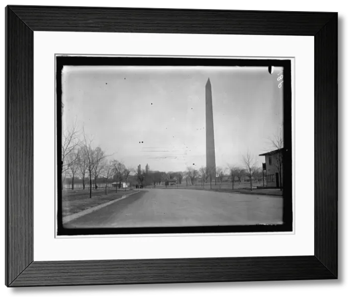Framed Print : Washington Monument Grounds, between 1909 and 1914. Creator: Harris & Ewing. Washington Monument Grounds, between 1909 and 1914. Creator: Harris & Ewing Framed Print : Washington Monument Grounds, between 1909 and 1914. Creator: Harris & Ewing. Washington Monument Grounds, between 1909 and 1914. Creator: Harris & Ewing