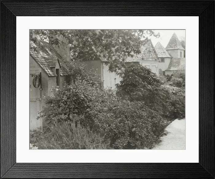Framed Print : Frank Carson Anderson house, 1321 Spruce Street, Phildelphia, Pennsylvania, between c1917 and 1920. Creator: Frances Benjamin Johnston Framed Print : Frank Carson Anderson house, 1321 Spruce Street, Phildelphia, Pennsylvania, between c1917 and 1920. Creator: Frances Benjamin Johnston