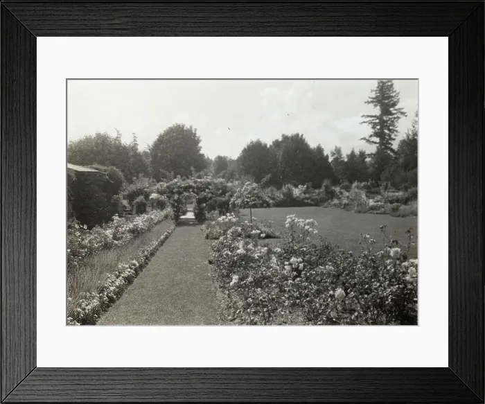 Framed Print : Benvenuto, Robert Pim Butchart house, 800 Benvenuto Avenue, Central Saanich... Canada, 1923. Creator: Frances Benjamin Johnston. Benvenuto, Robert Pim Butchart house, 800 Benvenuto Avenue, Central Saanich... Canada, 1923