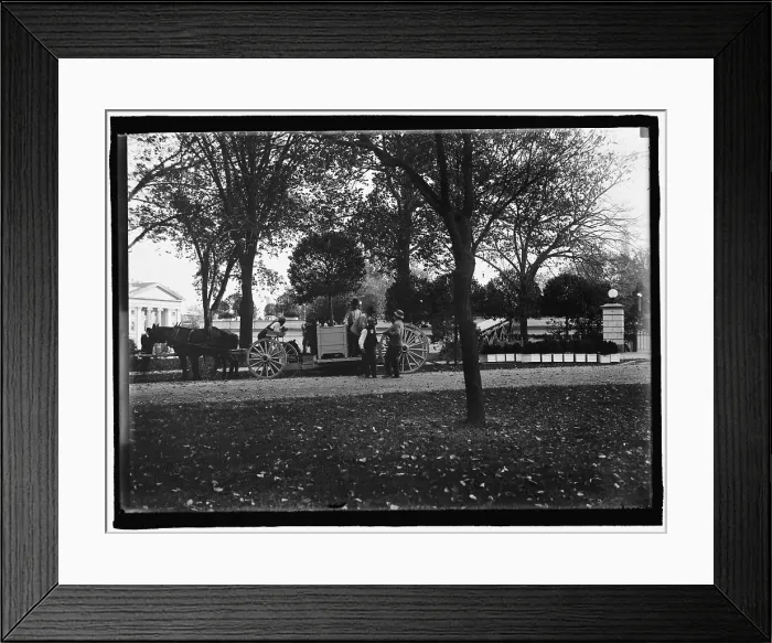 Framed Print : White House, Washington, D.C. between 1910 and 1917. Creator: Harris & Ewing. White House, Washington, D.C. between 1910 and 1917. Creator: Harris & Ewing Framed Print : White House, Washington, D.C. between 1910 and 1917. Creator: Harris & Ewing. White House, Washington, D.C. between 1910 and 1917. Creator: Harris & Ewing