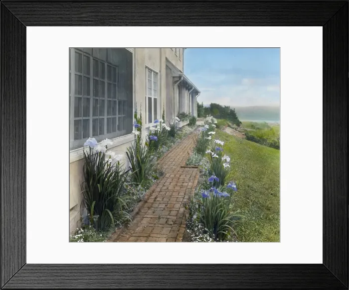 Framed Print : Unidentified house, between 1910 and 1935. Creator: Frances Benjamin Johnston Framed Print : Unidentified house, between 1910 and 1935. Creator: Frances Benjamin Johnston