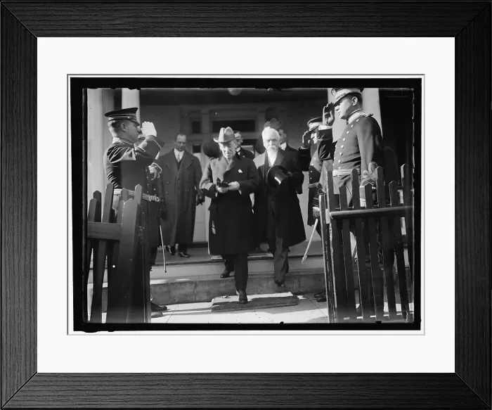 Framed Print : Woodrow Wilson descending steps with unidentified persons, between 1910 and 1917. Creator: Harris & Ewing. Woodrow Wilson descending steps with unidentified persons, between 1910 and 1917. Creator: Harris & Ewing Framed Print : Woodrow Wilson descending steps with unidentified persons, between 1910 and 1917. Creator: Harris & Ewing. Woodrow Wilson descending steps with unidentified persons, between 1910 and 1917. Creator: Harris & Ewing