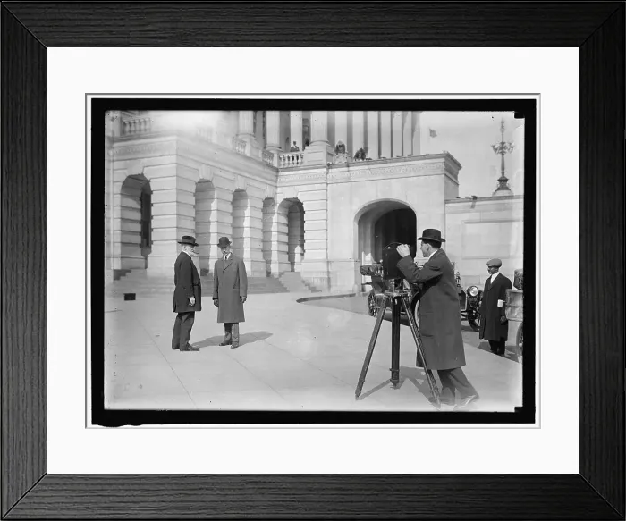 Framed Print : Photographer at U.S. Capitol, Washington, D.C. between 1913 and 1917. Creator: Harris & Ewing. Photographer at U.S. Capitol, Washington, D.C. between 1913 and 1917. Creator: Harris & Ewing Framed Print : Photographer at U.S. Capitol, Washington, D.C. between 1913 and 1917. Creator: Harris & Ewing. Photographer at U.S. Capitol, Washington, D.C. between 1913 and 1917. Creator: Harris & Ewing