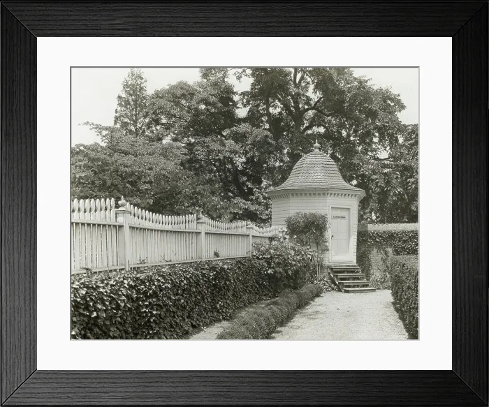 Framed Print : Mount Vernon, George Washington house, George Washington Parkway, Mount Vernon, Virginia, c1894. Creator: Frances Benjamin Johnston. Mount Vernon, George Washington house, George Washington Parkway, Mount Vernon, Virginia, c1894 Framed Print : Mount Vernon, George Washington house, George Washington Parkway, Mount Vernon, Virginia, c1894. Creator: Frances Benjamin Johnston. Mount Vernon, George Washington house, George Washington Parkway, Mount Vernon, Virginia, c1894