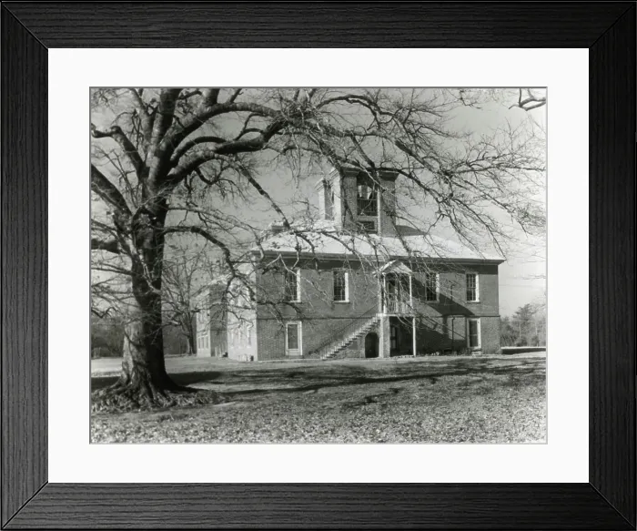 Framed Print : Stratford Hall, 786 Great House Road, Stratford, Westmoreland County, Virginia, c1932. Creator: Frances Benjamin Johnston. Stratford Hall, 786 Great House Road, Stratford, Westmoreland County, Virginia, c1932 Framed Print : Stratford Hall, 786 Great House Road, Stratford, Westmoreland County, Virginia, c1932. Creator: Frances Benjamin Johnston. Stratford Hall, 786 Great House Road, Stratford, Westmoreland County, Virginia, c1932