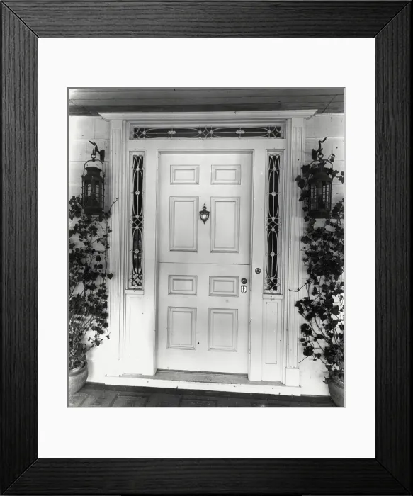 Framed Print : Unidentified house, between 1925 and 1935. Creator: Frances Benjamin Johnston Framed Print : Unidentified house, between 1925 and 1935. Creator: Frances Benjamin Johnston