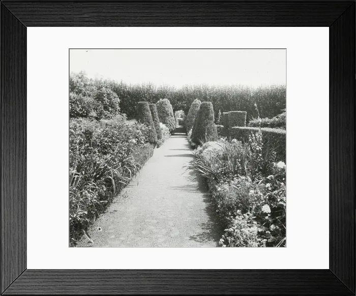 Framed Print : Maudesleigh, Frederick Strong Moseley house, Newburyport, Massachusetts, 1920. Creator: Frances Benjamin Johnston. Maudesleigh, Frederick Strong Moseley house, Newburyport, Massachusetts, 1920. Creator: Frances Benjamin Johnston Framed Print : Maudesleigh, Frederick Strong Moseley house, Newburyport, Massachusetts, 1920. Creator: Frances Benjamin Johnston. Maudesleigh, Frederick Strong Moseley house, Newburyport, Massachusetts, 1920. Creator: Frances Benjamin Johnston
