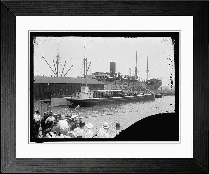 Framed Print : Deutchland i.e. Deutschland, 1916 July or August. Creator: Harris & Ewing. Deutchland i.e. Deutschland, 1916 July or August. Creator: Harris & Ewing Framed Print : Deutchland i.e. Deutschland, 1916 July or August. Creator: Harris & Ewing. Deutchland i.e. Deutschland, 1916 July or August. Creator: Harris & Ewing