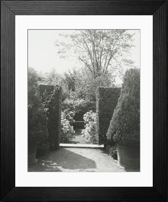 Framed Print : Maudesleigh, Frederick Strong Moseley house, Newburyport, Massachusetts, 1920. Creator: Frances Benjamin Johnston. Maudesleigh, Frederick Strong Moseley house, Newburyport, Massachusetts, 1920. Creator: Frances Benjamin Johnston Framed Print : Maudesleigh, Frederick Strong Moseley house, Newburyport, Massachusetts, 1920. Creator: Frances Benjamin Johnston. Maudesleigh, Frederick Strong Moseley house, Newburyport, Massachusetts, 1920. Creator: Frances Benjamin Johnston