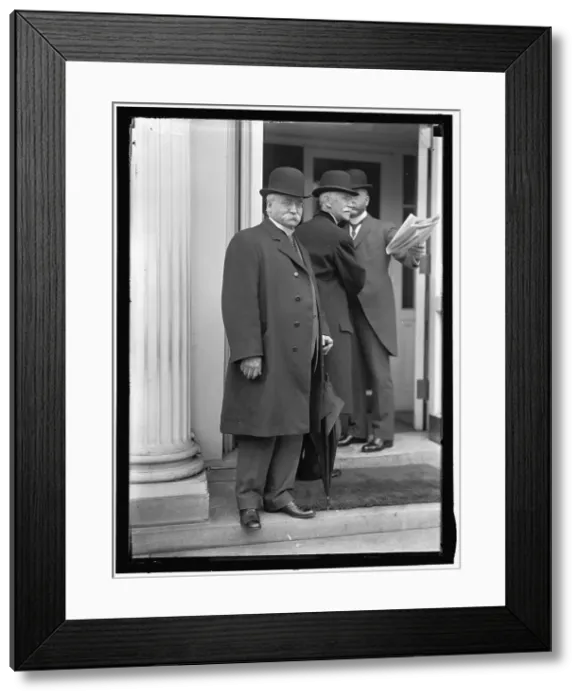Framed Print : Men at White House, Washington, D.C. between 1913 and 1917. Creator: Harris & Ewing. Men at White House, Washington, D.C. between 1913 and 1917. Creator: Harris & Ewing Framed Print : Men at White House, Washington, D.C. between 1913 and 1917. Creator: Harris & Ewing. Men at White House, Washington, D.C. between 1913 and 1917. Creator: Harris & Ewing