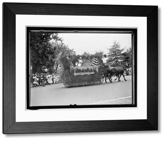 Framed Print : Agriculture Department, 4th of July Parade, Float, between 1913 and 1917. Creator: Harris & Ewing. Agriculture Department, 4th of July Parade, Float, between 1913 and 1917. Creator: Harris & Ewing Framed Print : Agriculture Department, 4th of July Parade, Float, between 1913 and 1917. Creator: Harris & Ewing. Agriculture Department, 4th of July Parade, Float, between 1913 and 1917. Creator: Harris & Ewing