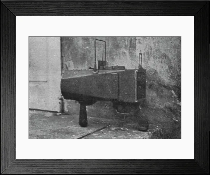 Framed Print : Pistolet telephotographique des Aviateurs allemands; Cote gauche de l'appareil, 1916. Creator: Unknown Framed Print : Pistolet telephotographique des Aviateurs allemands; Cote gauche de l'appareil, 1916. Creator: Unknown