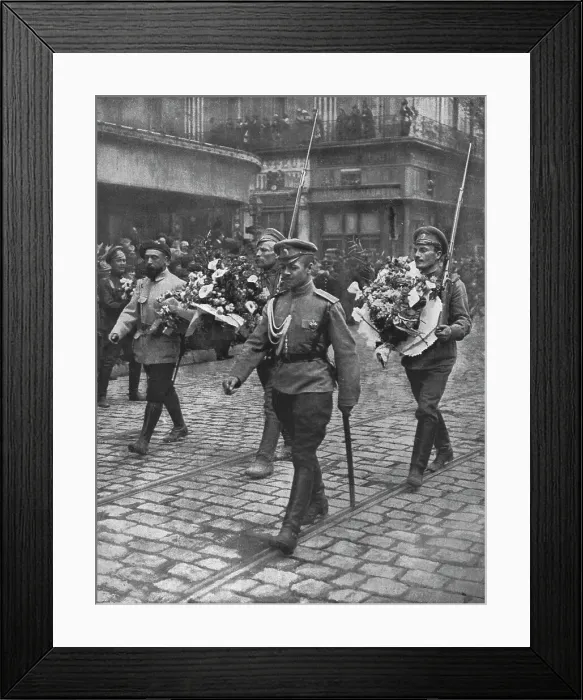 Framed Print : Les premiers soldats Russes en France; le defile dans Marseille en fete : un alpin... 1916. Creator: Jean Clair-Guyot Framed Print : Les premiers soldats Russes en France; le defile dans Marseille en fete : un alpin... 1916. Creator: Jean Clair-Guyot