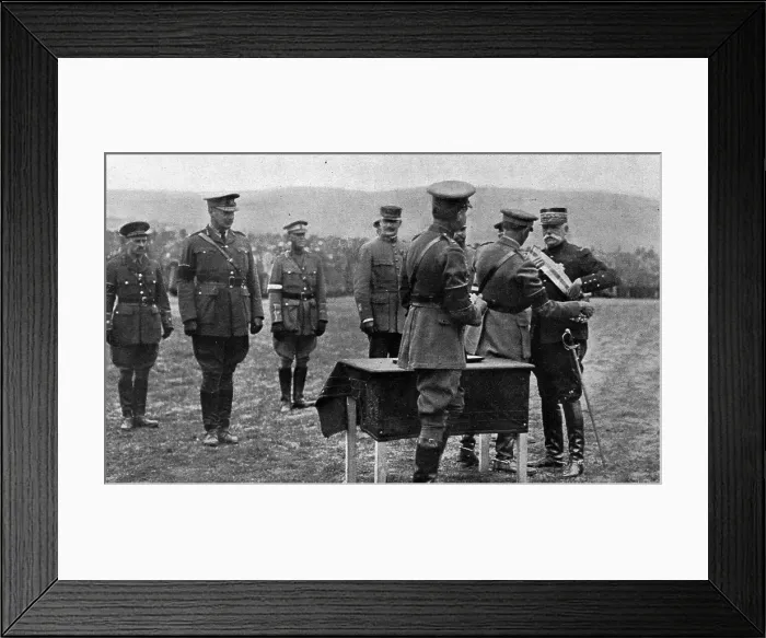 Framed Print : Une ceremonie militaire a Salonique; Le general Sarrail decore par le general Mahon... 1916. Creator: Unknown Framed Print : Une ceremonie militaire a Salonique; Le general Sarrail decore par le general Mahon... 1916. Creator: Unknown