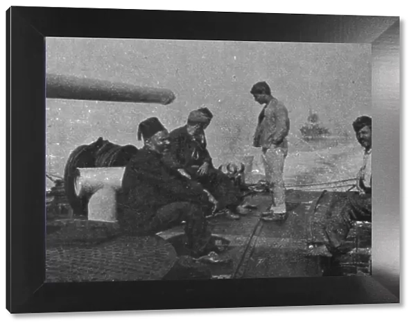 La chasse aux voiliers Turcs dans la mer Noire; Equipage turc d'un voilier coule, c1915. Creator: Unknown