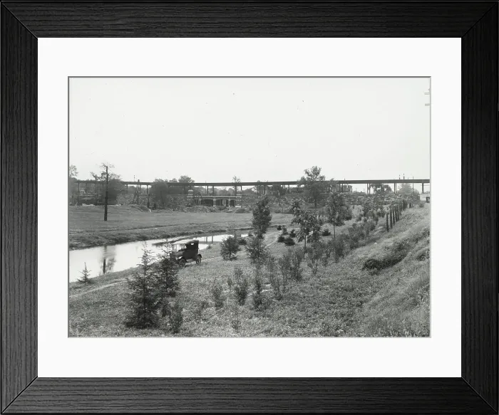 Framed Print : Willliamsbridge to Gun Hill Road, Bronx, New York, c1920. Creator: Frances Benjamin Johnston Framed Print : Willliamsbridge to Gun Hill Road, Bronx, New York, c1920. Creator: Frances Benjamin Johnston