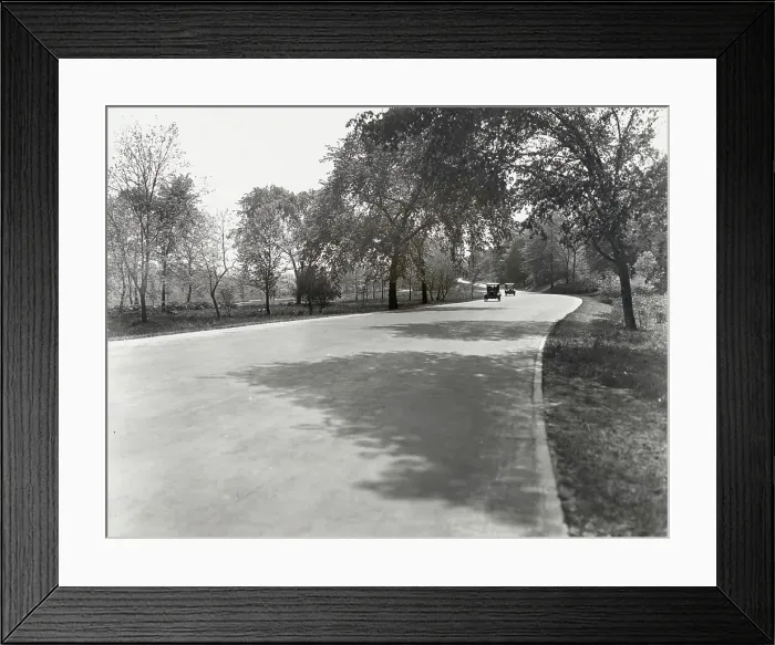 Framed Print : Bronx Parkway, Bronx, New York, c1920. Creator: Frances Benjamin Johnston Framed Print : Bronx Parkway, Bronx, New York, c1920. Creator: Frances Benjamin Johnston