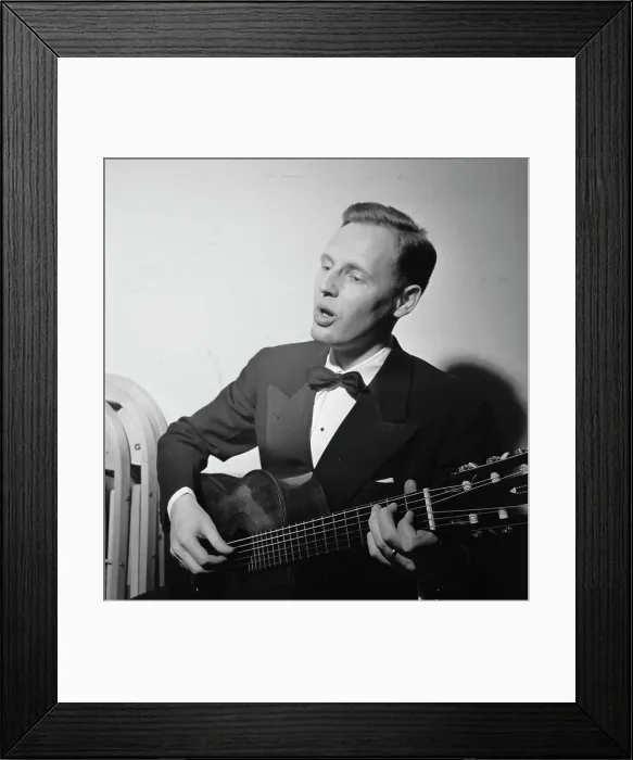 Framed Print : Portrait of Richard Dyer-Bennet, Village Vanguard(?), New York, N.Y. ca. Mar. 1947. Creator: William Paul Gottlieb Framed Print : Portrait of Richard Dyer-Bennet, Village Vanguard(?), New York, N.Y. ca. Mar. 1947. Creator: William Paul Gottlieb