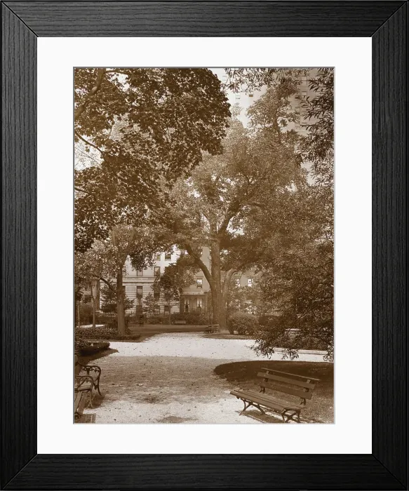 Framed Print : Gramercy Park, between East 20th and East 21st Streets east of Park Avenue, New York, c1922. Creator: Frances Benjamin Johnston Framed Print : Gramercy Park, between East 20th and East 21st Streets east of Park Avenue, New York, c1922. Creator: Frances Benjamin Johnston