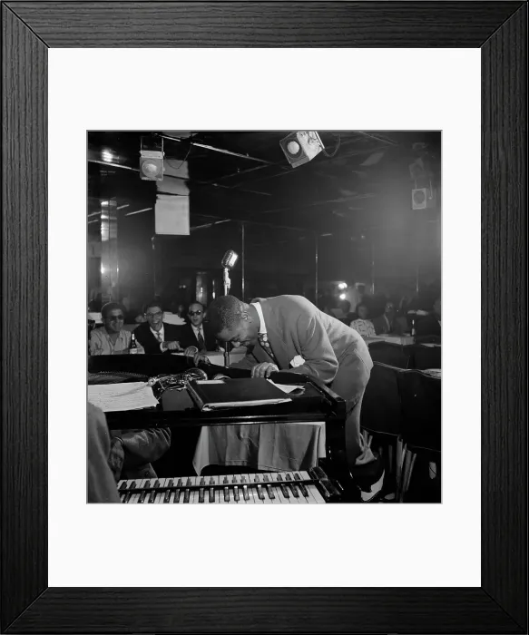 Framed Print : Portrait of Dizzy Gillespie, Downbeat, New York, N.Y. ca. Aug. 1947. Creator: William Paul Gottlieb Framed Print : Portrait of Dizzy Gillespie, Downbeat, New York, N.Y. ca. Aug. 1947. Creator: William Paul Gottlieb