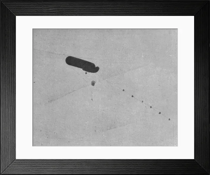 Framed Print : La Saucisse'; Le parachute commence a se deployer, 1916. Creator: Unknown. La Saucisse'; Le parachute commence a se deployer, 1916. Creator: Unknown Framed Print : La Saucisse'; Le parachute commence a se deployer, 1916. Creator: Unknown. La Saucisse'; Le parachute commence a se deployer, 1916. Creator: Unknown
