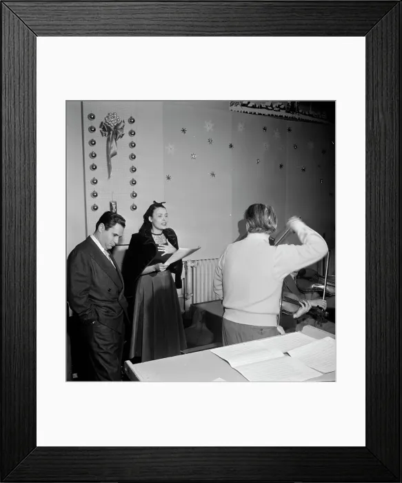 Framed Print : Portrait of Lena Horne and Lennie Hayton, New York, N.Y. 1946. Creator: William Paul Gottlieb Framed Print : Portrait of Lena Horne and Lennie Hayton, New York, N.Y. 1946. Creator: William Paul Gottlieb