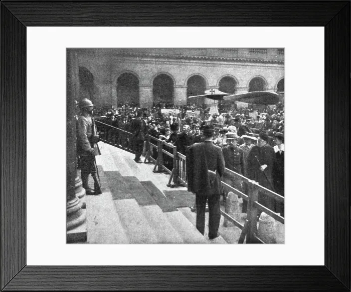 Framed Print : Le general Gallieni; La foule defilant dans la cour d'honneur, devant le catafalque... 1916. Creator: Jean Clair-Guyot Framed Print : Le general Gallieni; La foule defilant dans la cour d'honneur, devant le catafalque... 1916. Creator: Jean Clair-Guyot